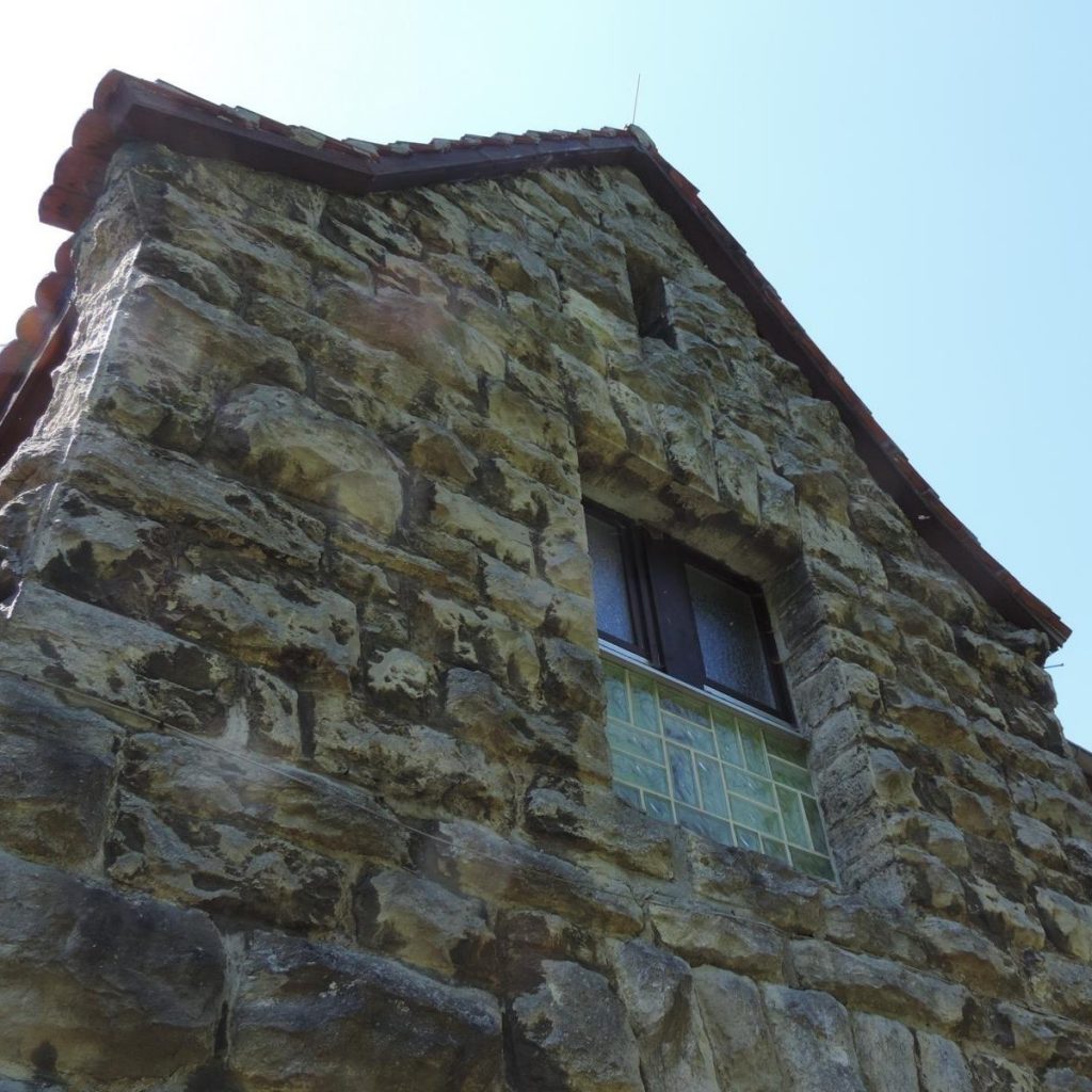 Turm von Haus Ringgau- Muschelkalksteine
